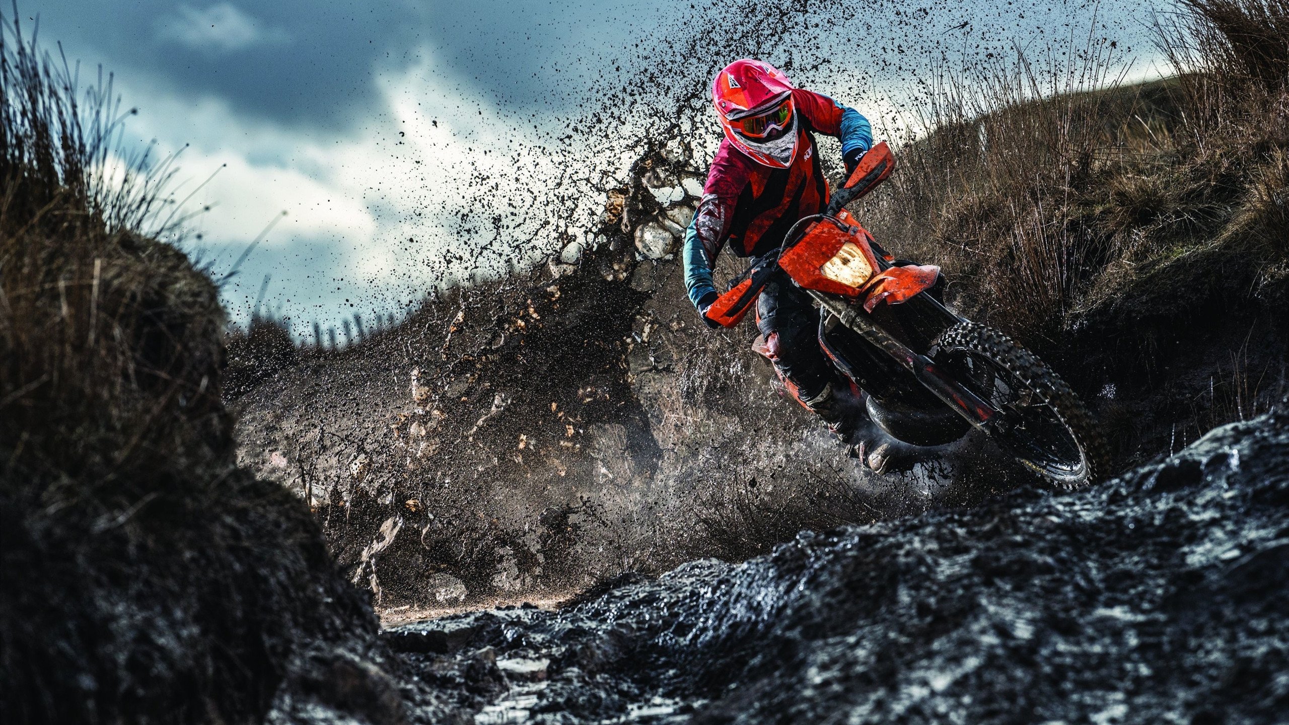 苏炳添讲述父亲影响泪洒采访现场，苏炳添家中采访视频